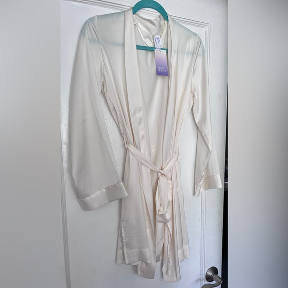 Cream bridal robe. NWT - Picture 2 of 4